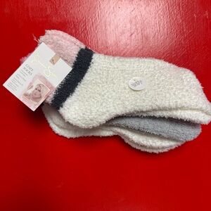 NWT JEASICA SIMPSON FUZZY SOCKS 4 pair